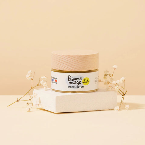 Coffret Trésors Pototam pour bébé, comprenant des soins essentiels, présenté dans un emballage élégant pour les nouveau-nés.