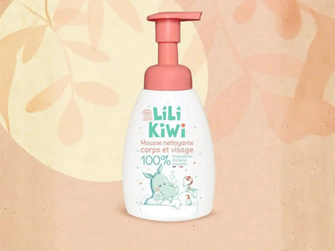 Mousse nettoyante LiliKiwi Action Anti-pollution pour corps et visage de bébé, texture légère et douce pour la peau sensible.