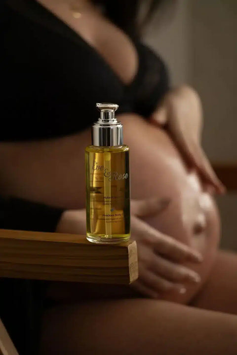 Huile précieuse anti-vergetures Eve & Rose 100 ml, flacon avec pipette, visible sur un fond neutre, pour nourrir et assouplir la peau.