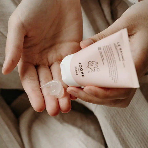 Baume allaitement Joone pour visage et corps, flacon de 30 ml avec texture douce et hydratante.