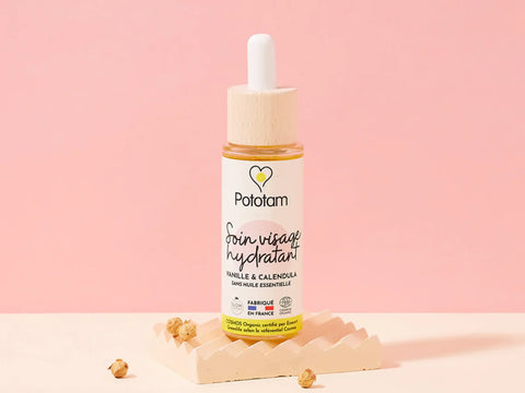 Crème hydratante visage Pototam à la vanille et calendula pour un teint lumineux et naturel, visible dans le pot de soin.