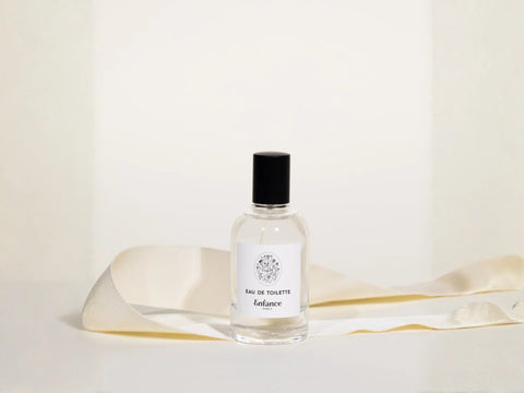 Parfum Enfance Paris Eau de Toilette Sérénité & Détente avec flacon élégant et design épuré.