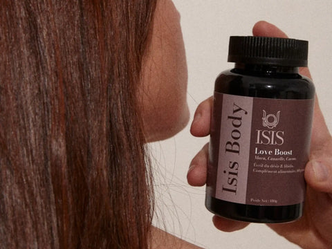 Complément alimentaire LOVE BOOST de Isis Superfood, capsule pour stimuler la libido, avec ingrédients naturels visible dans la photo