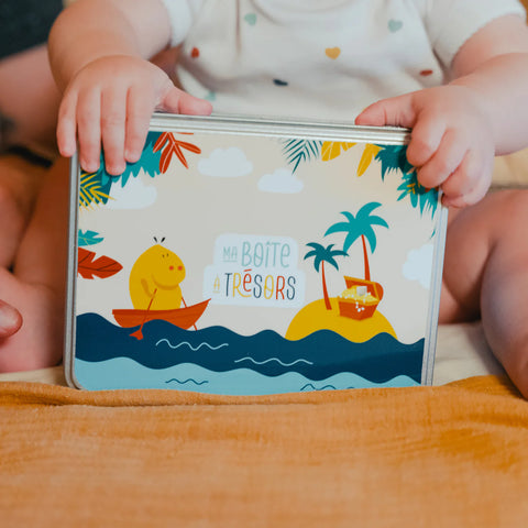 Coffret Trésors Pototam pour bébé, comprenant des soins essentiels dès la naissance, avec produits dans un joli coffret.